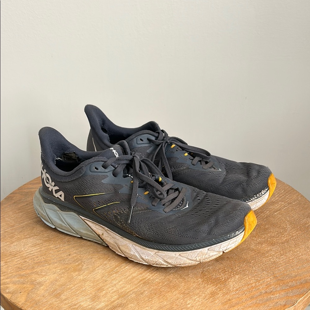 HOKA Arahi 5 Sneakers